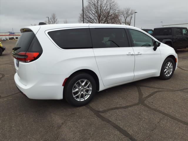 new 2024 Chrysler Pacifica car, priced at $39,299