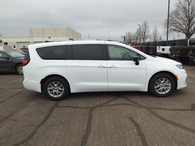 new 2024 Chrysler Pacifica car, priced at $39,299