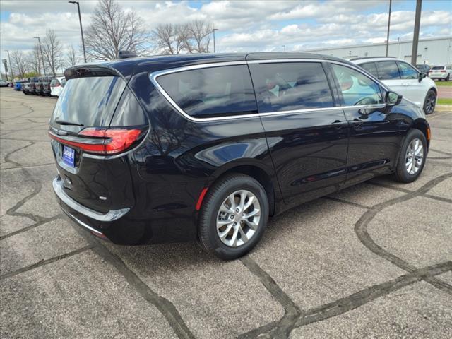 new 2024 Chrysler Pacifica car, priced at $42,099