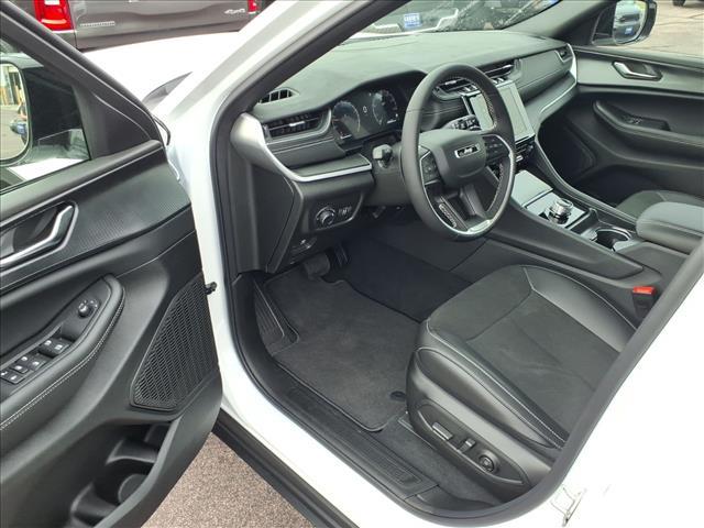 new 2025 Jeep Grand Cherokee car, priced at $43,799