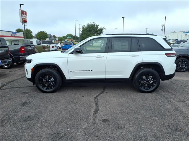 new 2025 Jeep Grand Cherokee car, priced at $43,799
