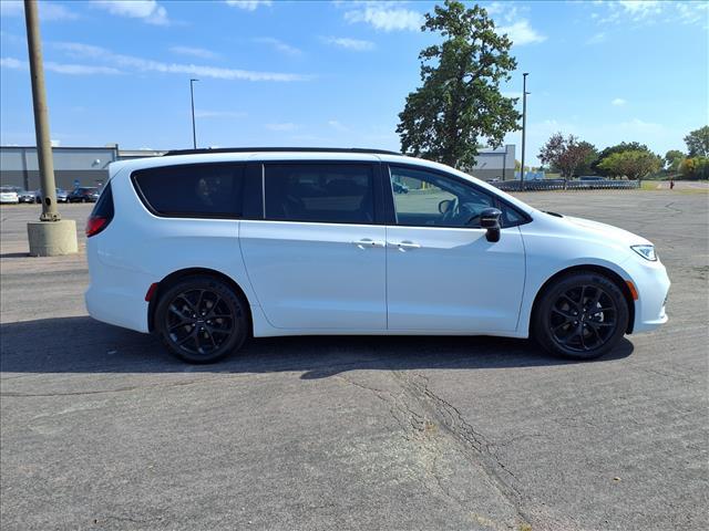 used 2025 Chrysler Pacifica car, priced at $39,995