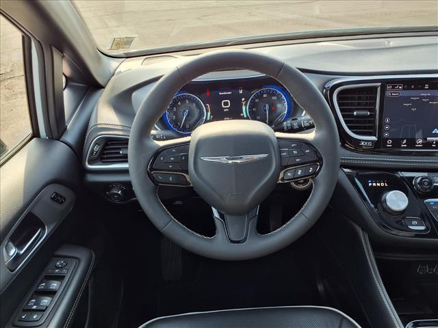 used 2025 Chrysler Pacifica car, priced at $39,995