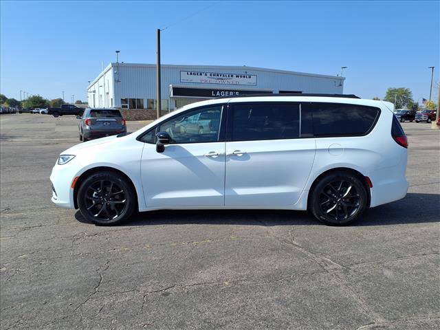 used 2025 Chrysler Pacifica car, priced at $39,995