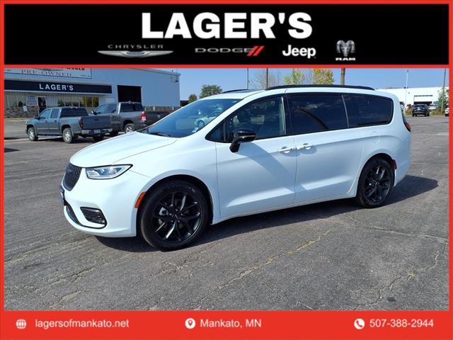 used 2025 Chrysler Pacifica car, priced at $39,995