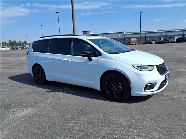 used 2025 Chrysler Pacifica car, priced at $39,995
