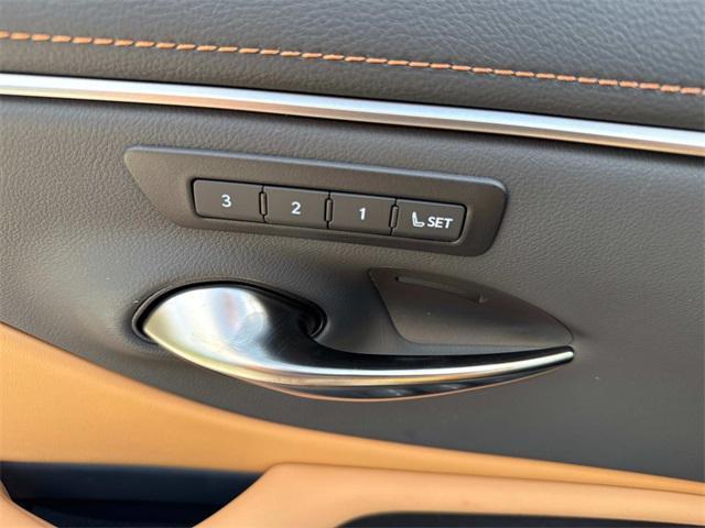 new 2025 Lexus ES 300h car, priced at $48,605