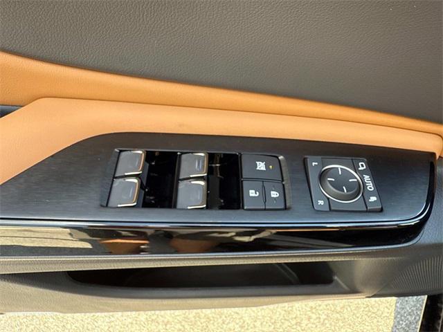 new 2025 Lexus ES 300h car, priced at $48,605