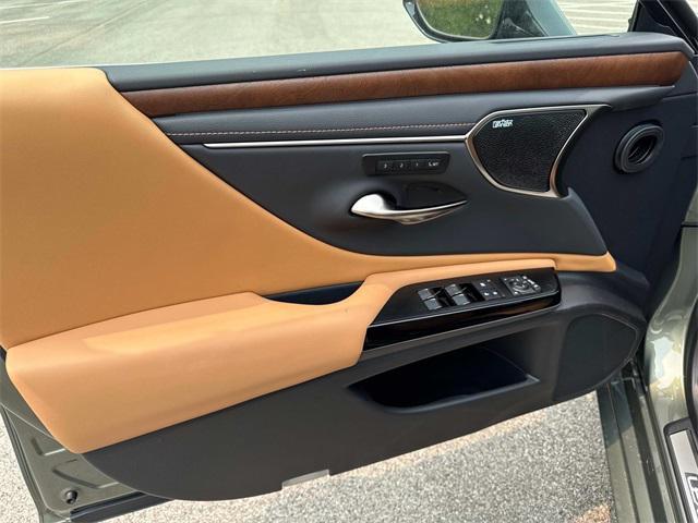 new 2025 Lexus ES 300h car, priced at $54,180
