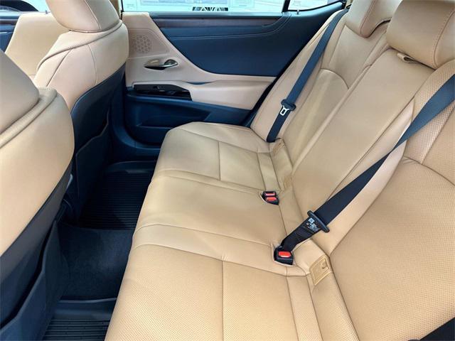new 2025 Lexus ES 300h car, priced at $51,429