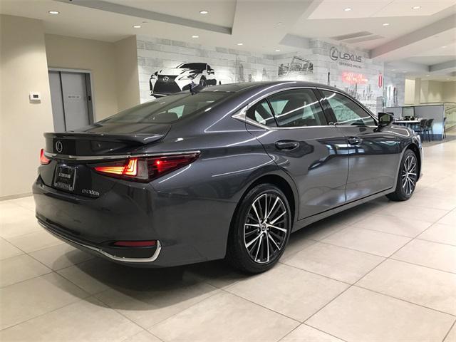 new 2024 Lexus ES 300h car, priced at $51,580