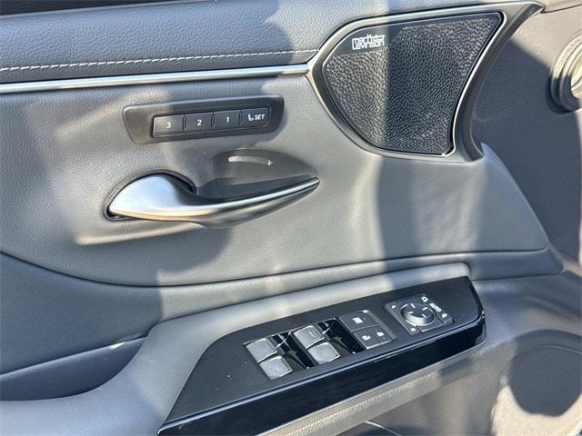 new 2025 Lexus ES 350 car, priced at $56,250