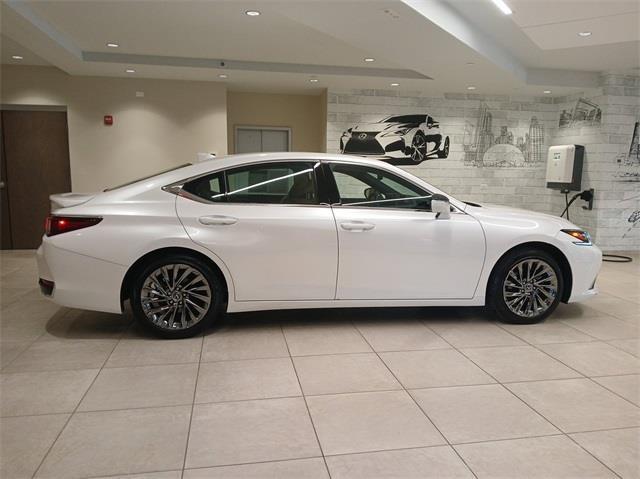 used 2024 Lexus ES 300h car, priced at $57,510