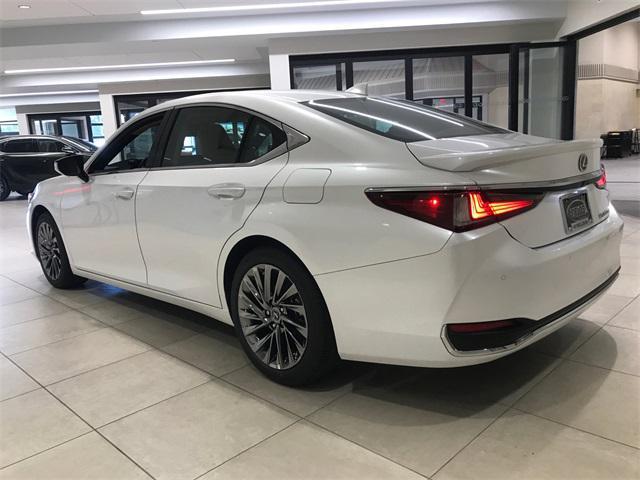 new 2025 Lexus ES 300h car, priced at $55,049