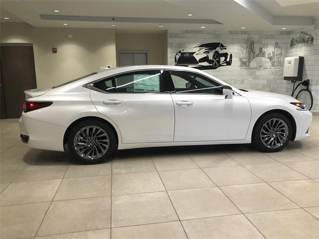 new 2025 Lexus ES 300h car, priced at $55,049