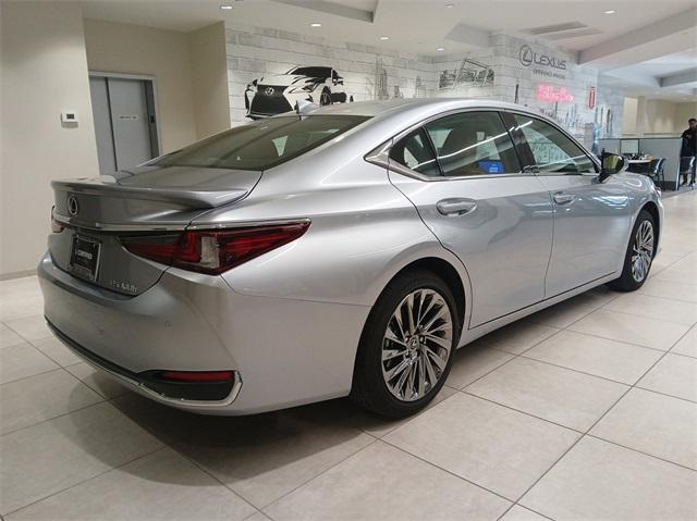 used 2024 Lexus ES 300h car, priced at $51,995