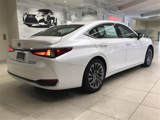 new 2024 Lexus ES 300h car, priced at $55,010