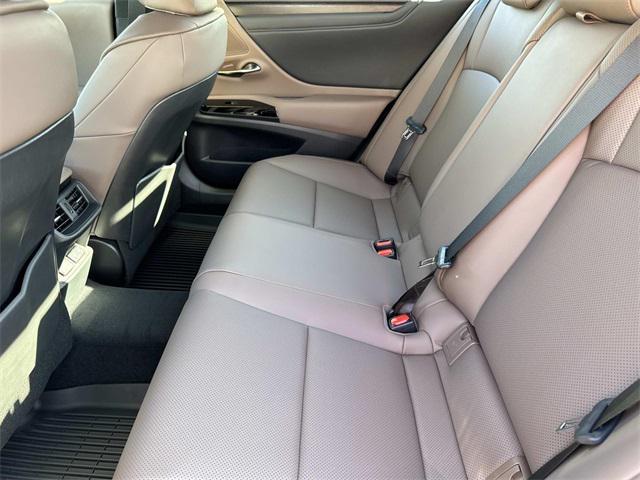 new 2025 Lexus ES 350 car, priced at $47,425