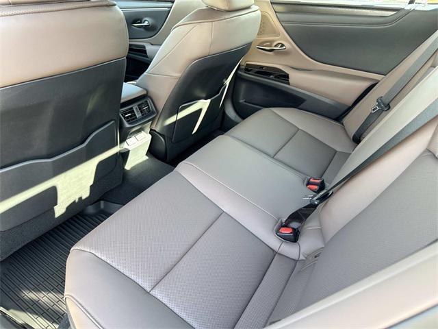 new 2025 Lexus ES 350 car, priced at $47,425