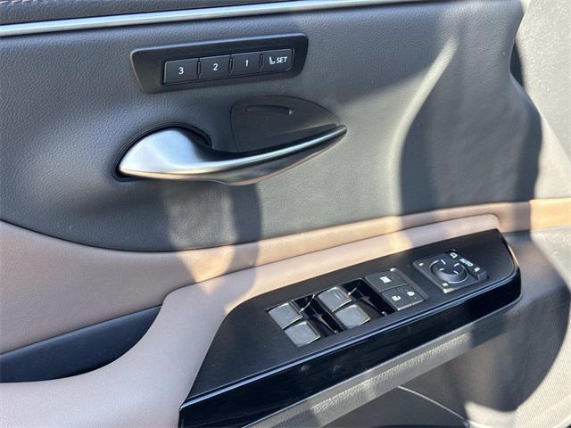 new 2025 Lexus ES 350 car, priced at $47,425