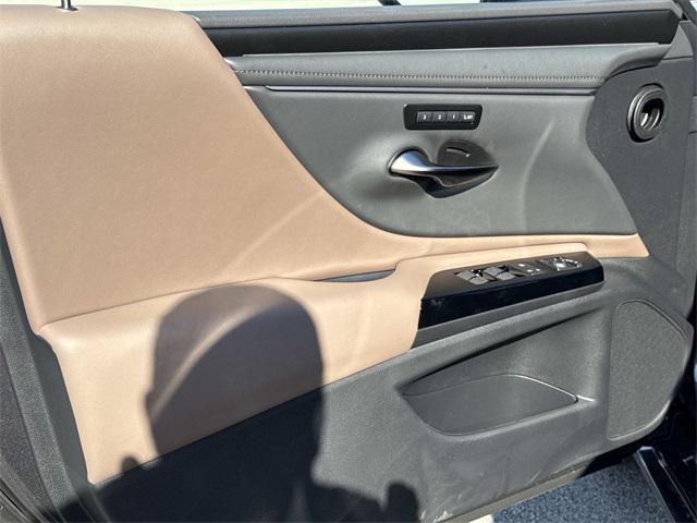 new 2025 Lexus ES 350 car, priced at $47,425