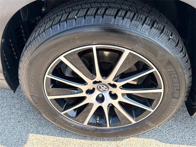 used 2018 Toyota Highlander car, priced at $26,995