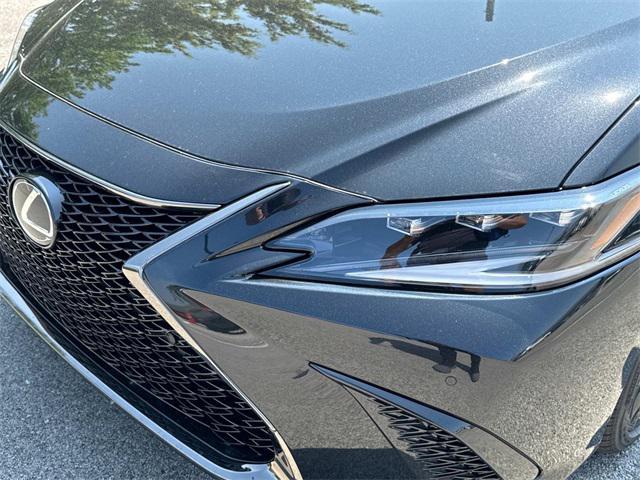 new 2025 Lexus ES 300h car, priced at $49,327