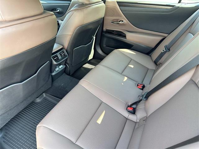 new 2025 Lexus ES 350 car, priced at $48,425