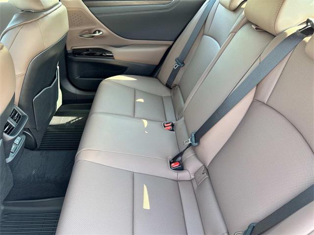 new 2025 Lexus ES 350 car, priced at $48,425