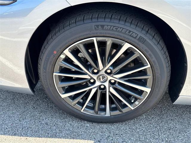new 2025 Lexus ES 350 car, priced at $48,425