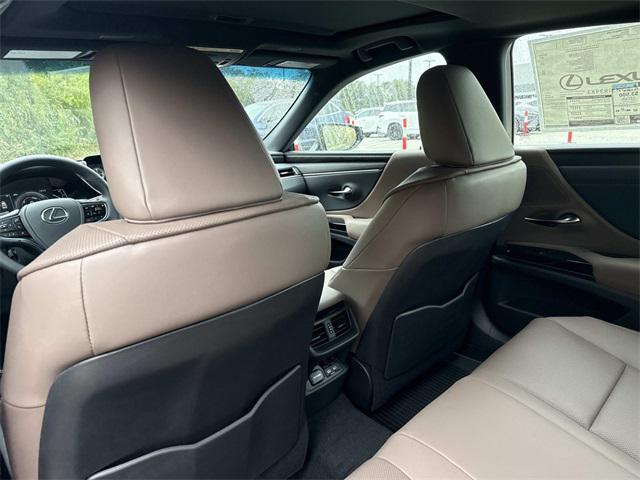 new 2025 Lexus ES 300h car, priced at $51,054