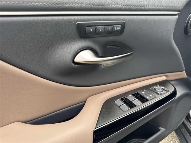 new 2025 Lexus ES 350 car, priced at $47,425