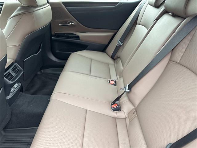 new 2025 Lexus ES 350 car, priced at $47,425
