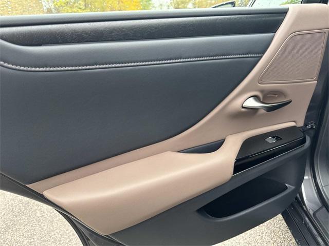 new 2025 Lexus ES 350 car, priced at $47,425