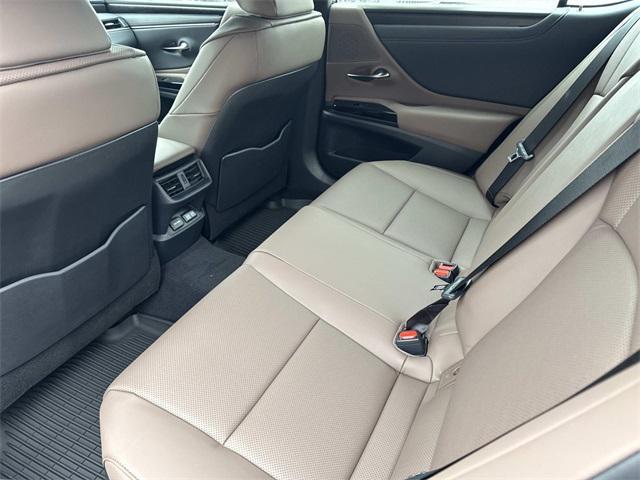new 2025 Lexus ES 350 car, priced at $47,425