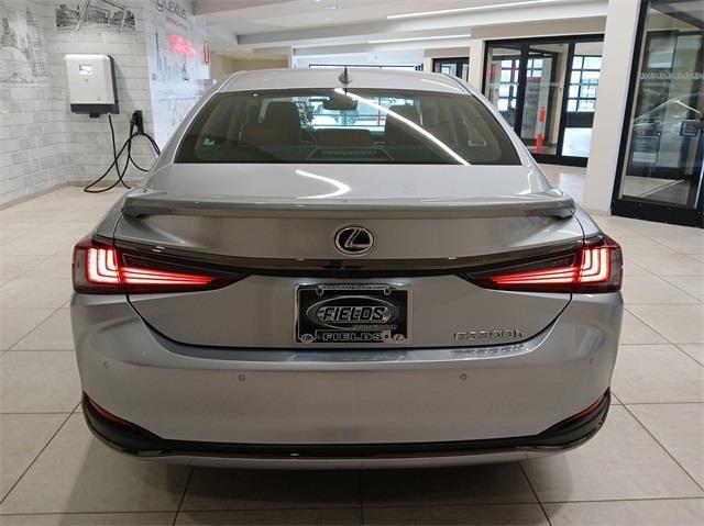 new 2025 Lexus ES 300h car, priced at $50,381