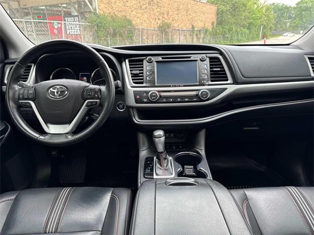 used 2019 Toyota Highlander car, priced at $29,995