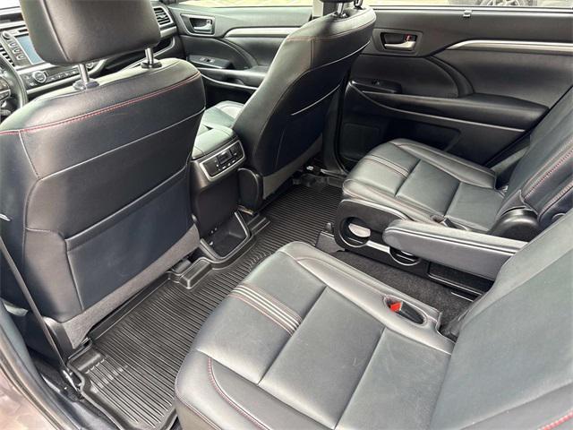 used 2019 Toyota Highlander car, priced at $29,995