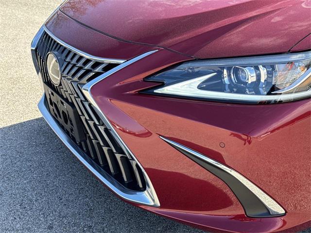 used 2025 Lexus ES 300h car, priced at $44,995