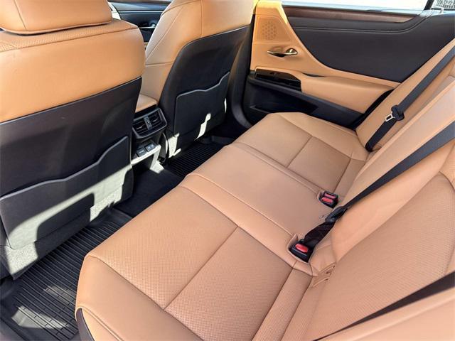 used 2025 Lexus ES 300h car, priced at $44,995
