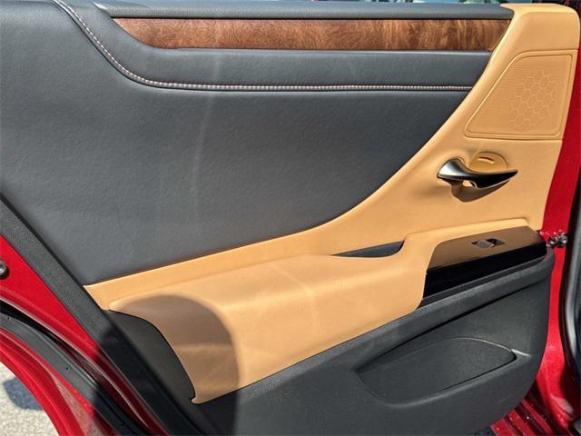 used 2025 Lexus ES 300h car, priced at $44,995