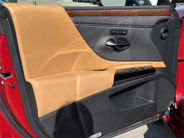 used 2025 Lexus ES 300h car, priced at $44,995