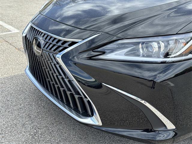 new 2025 Lexus ES 350 car, priced at $51,940