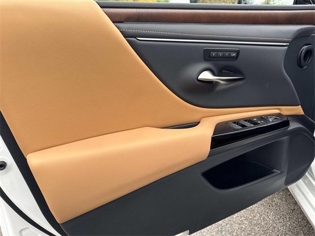new 2025 Lexus ES 350 car, priced at $47,425