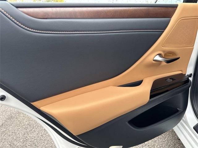 new 2025 Lexus ES 350 car, priced at $47,425