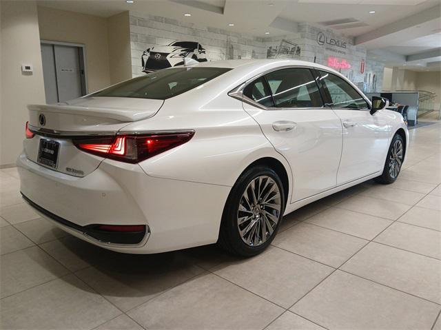 used 2024 Lexus ES 300h car, priced at $51,995