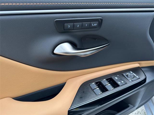new 2025 Lexus ES 350 car, priced at $47,724