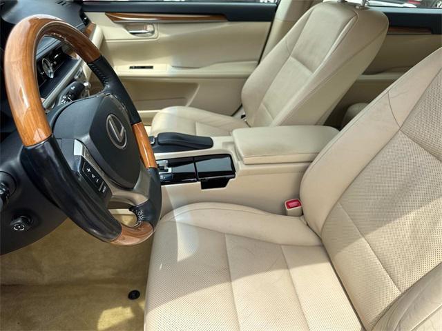 used 2014 Lexus ES 300h car, priced at $19,995
