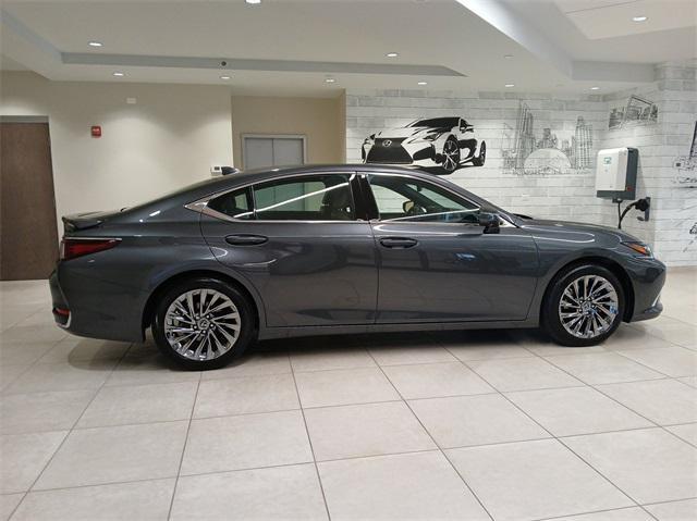 used 2024 Lexus ES 300h car, priced at $53,995