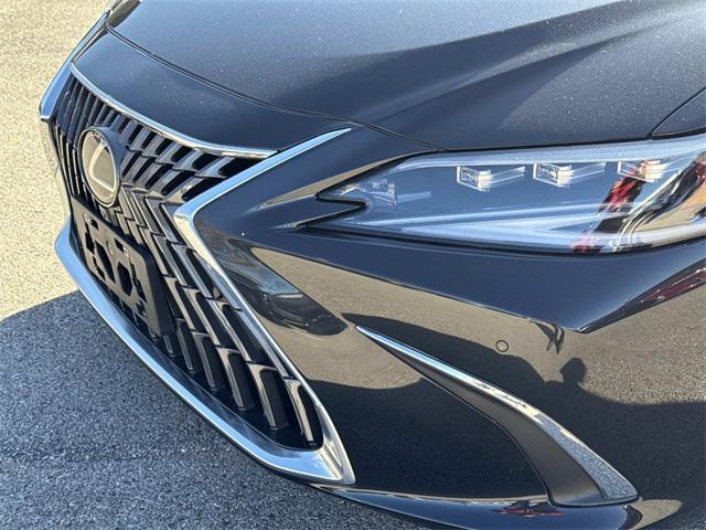 used 2025 Lexus ES 300h car, priced at $53,995